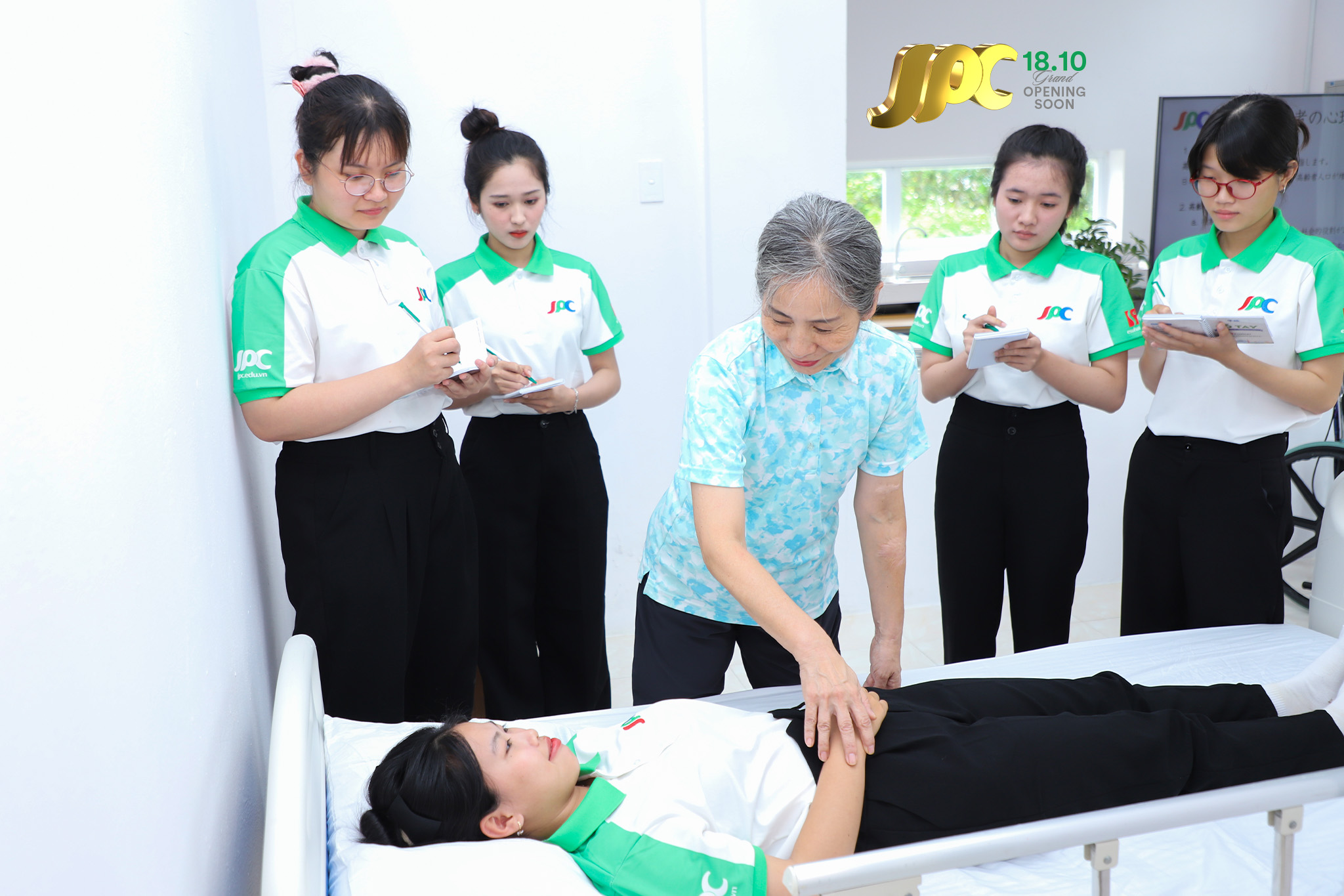 Không gian thực hành nghiệp vụ Chăm sóc sức khỏe